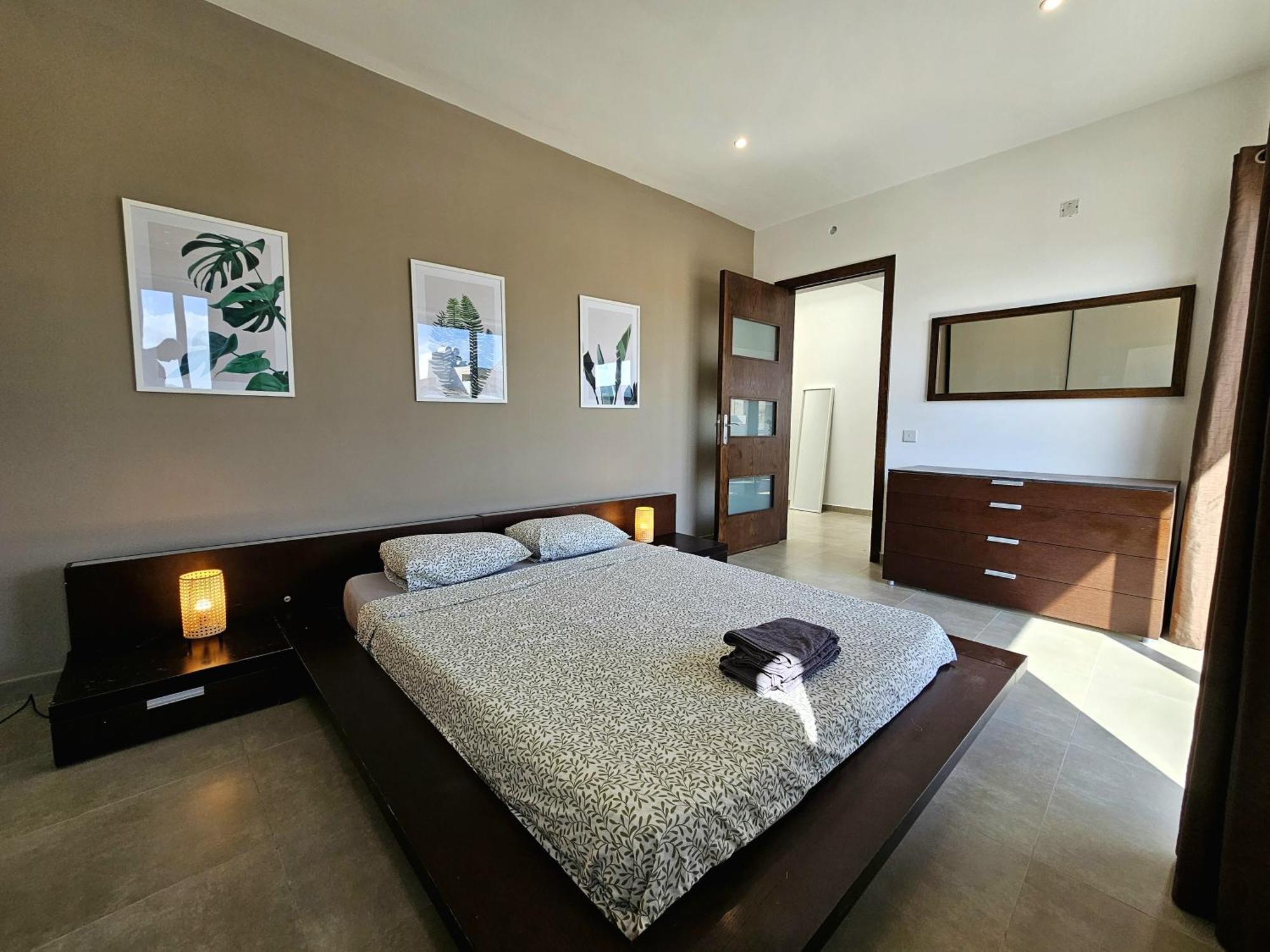 Malta Unique Penthouse Spacious Terrace-sleeps 8