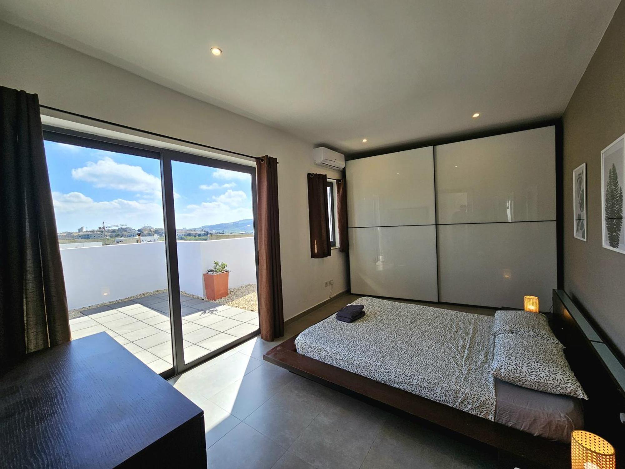Malta Unique Penthouse Spacious Terrace-sleeps 8 Apartment