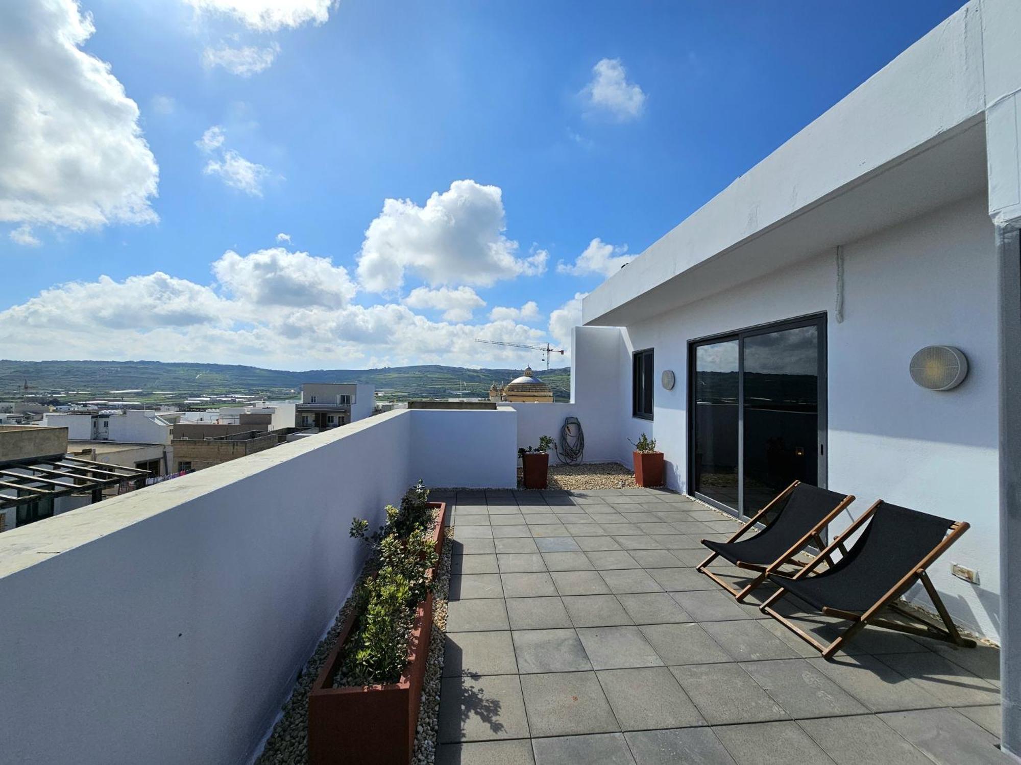 Malta Unique Penthouse Spacious Terrace-sleeps 8 Mgarr