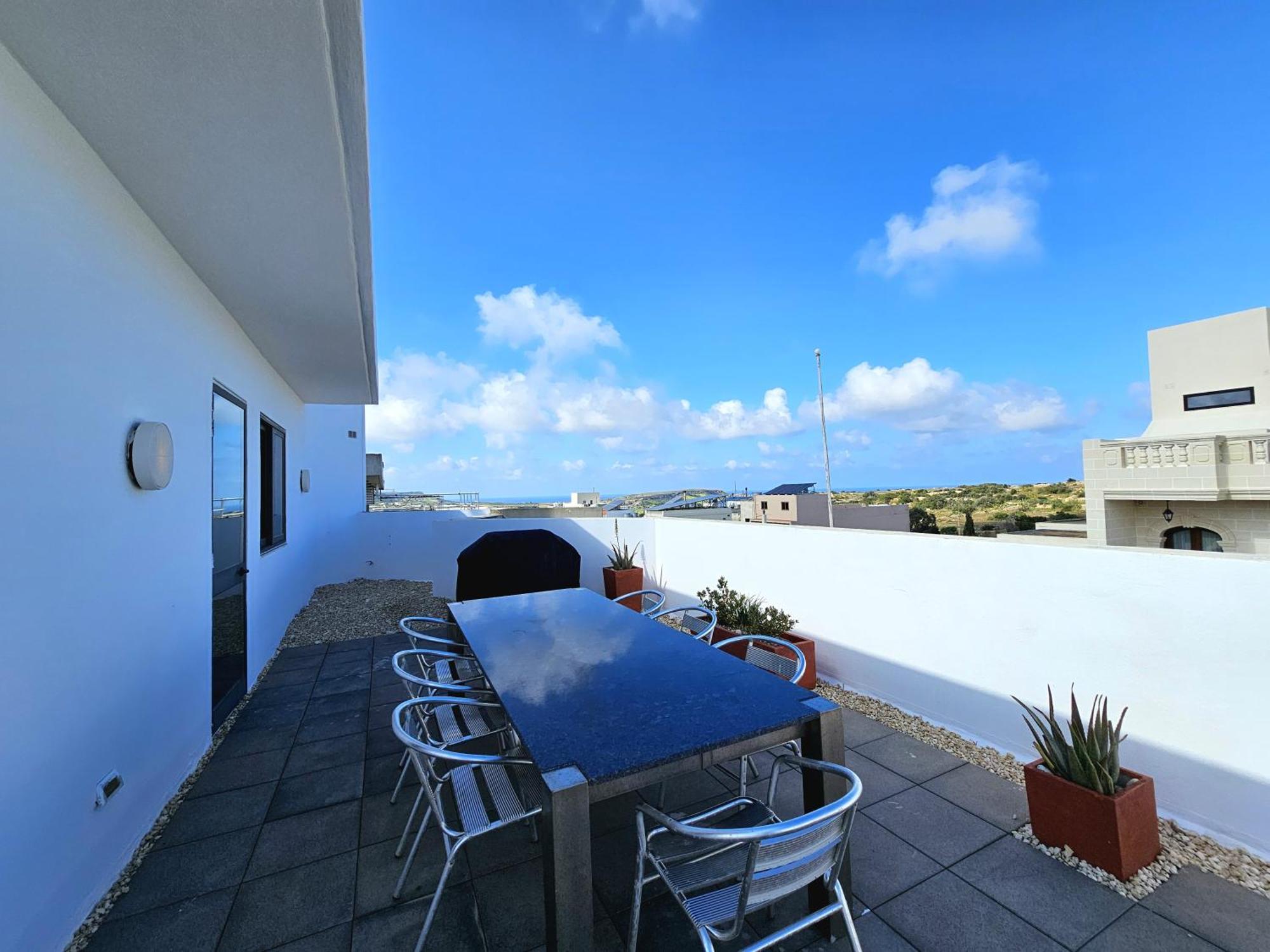 Malta Unique Penthouse Spacious Terrace-sleeps 8 *