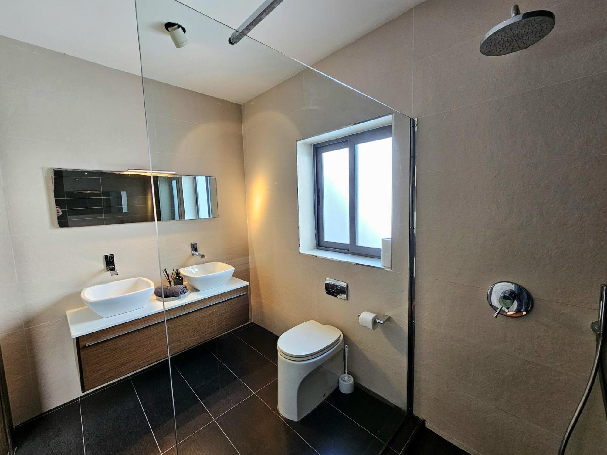 Malta Unique Penthouse Spacious Terrace-sleeps 8 Apartment *