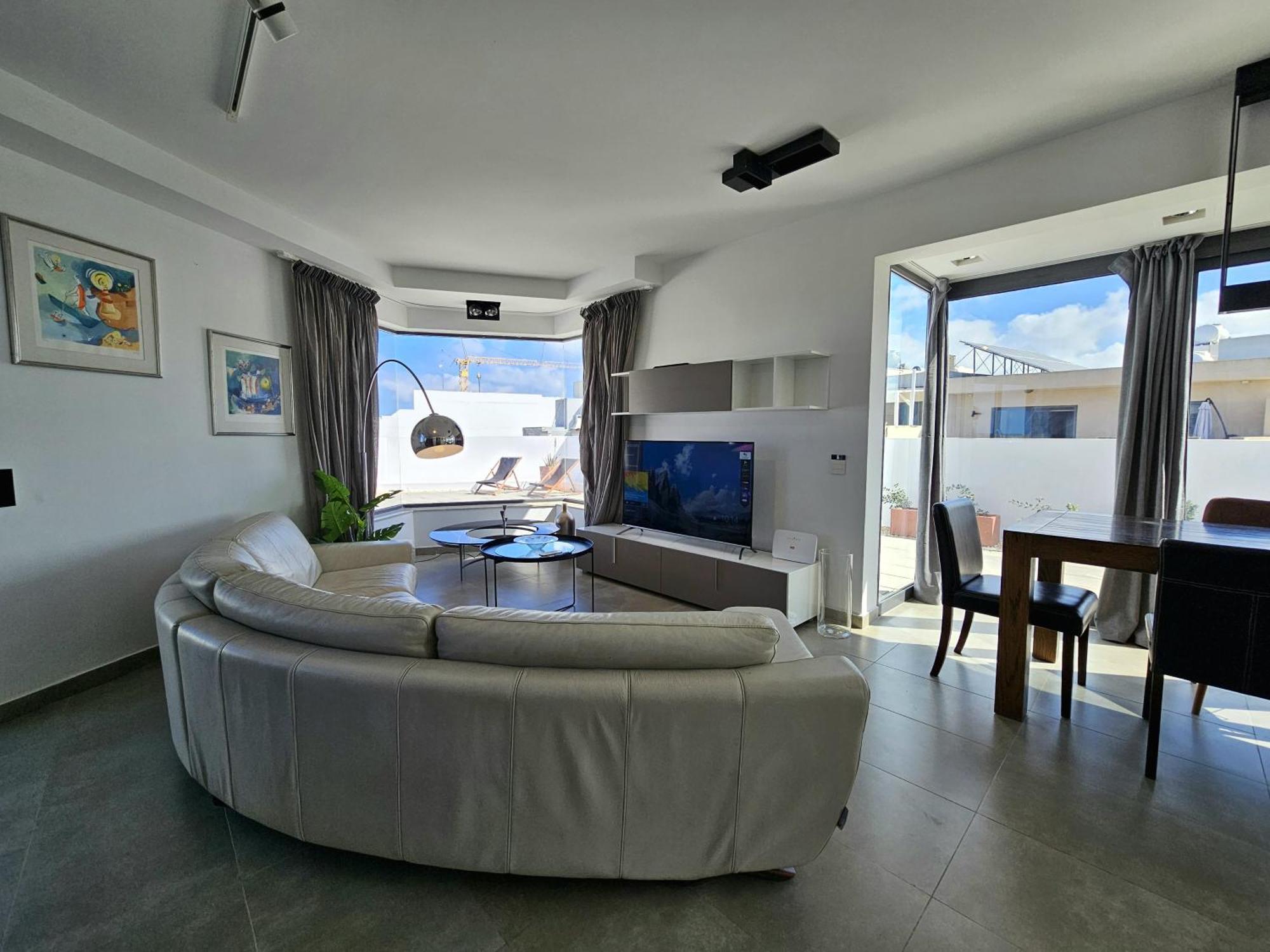 Malta Unique Penthouse Spacious Terrace-sleeps 8 Apartment