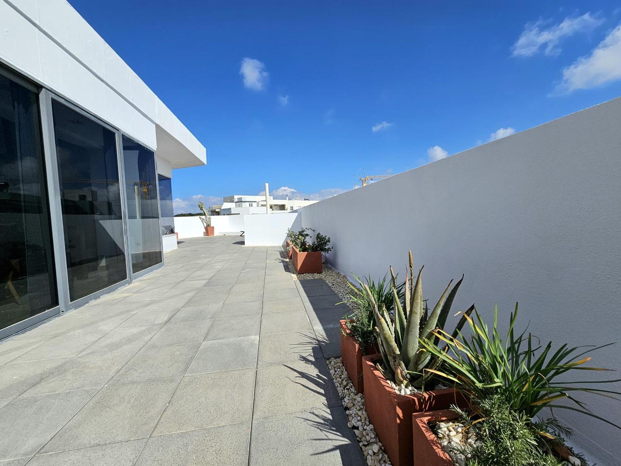 Malta Unique Penthouse Spacious Terrace-sleeps 8 Apartment *