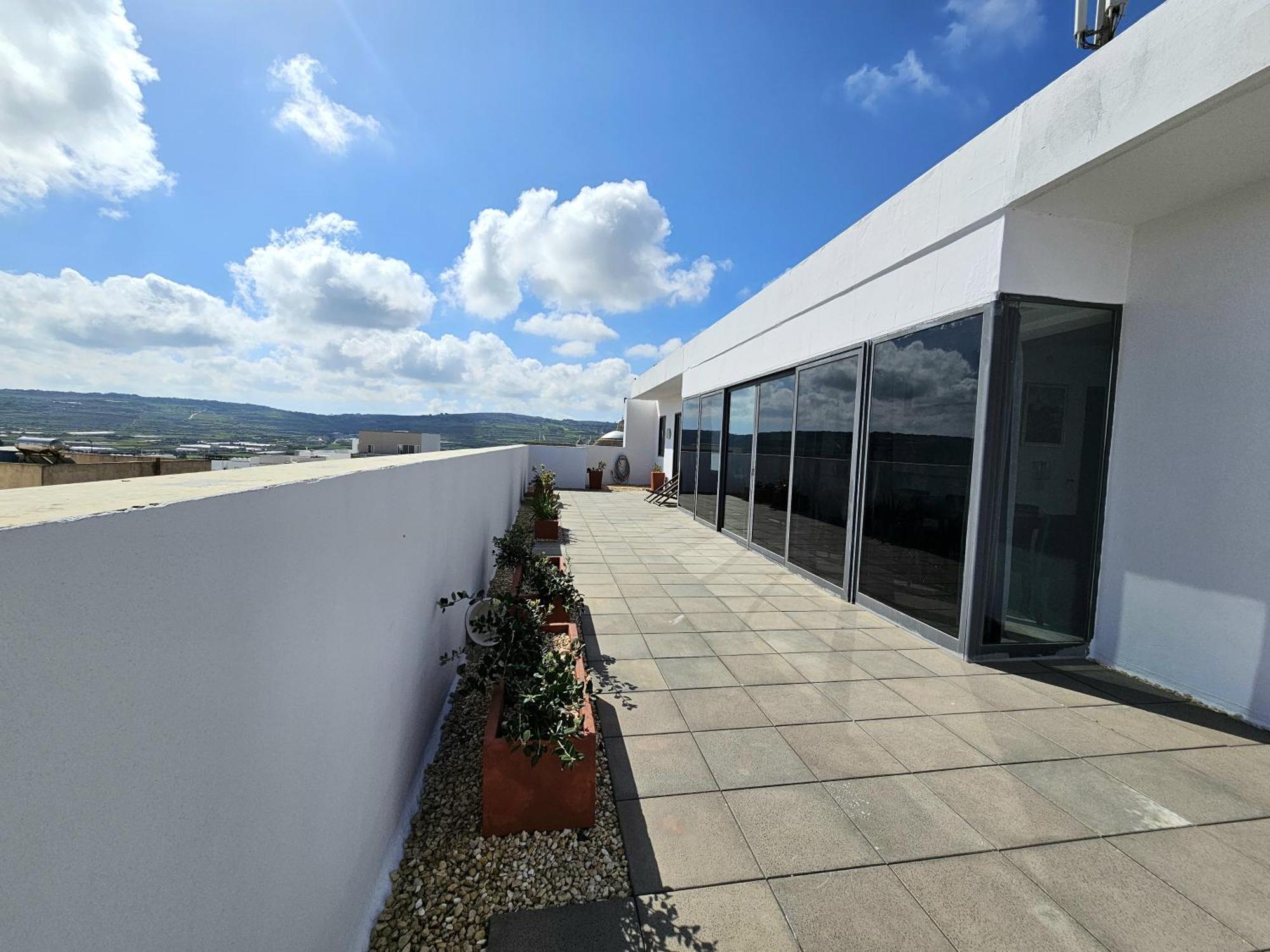 Malta Unique Penthouse Spacious Terrace-sleeps 8 Mgarr