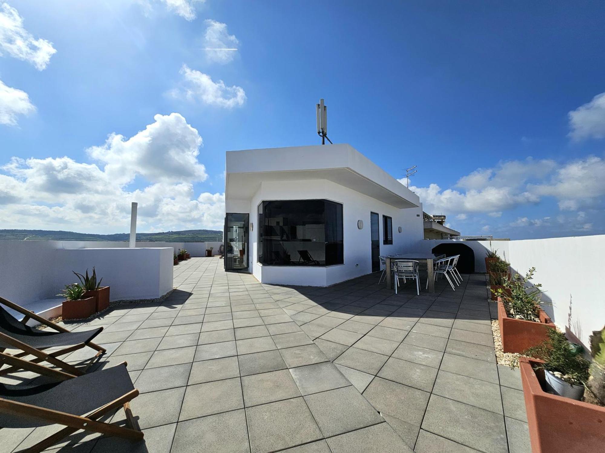 Malta Unique Penthouse Spacious Terrace-sleeps 8 *